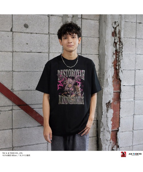AIR TWOKYO(エアトゥーキョー)の「『ゴジラVSデストロイア』30周年 シーンイラストTシャツ 5(ゴジラVSデストロイア)(Tシャツ/カットソー・メンズ・ホワイト/ブラック・XX-LARGE/X-LARGE/MEDIUM/SMALL/LARGE)」の2枚目の写真