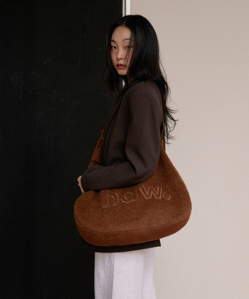 HAVEAWHALE(ハブアホエール)の「wool cross pebble bag (BR)(メッセンジャーバッグ・レディース・その他・FREE)」の1枚目の写真