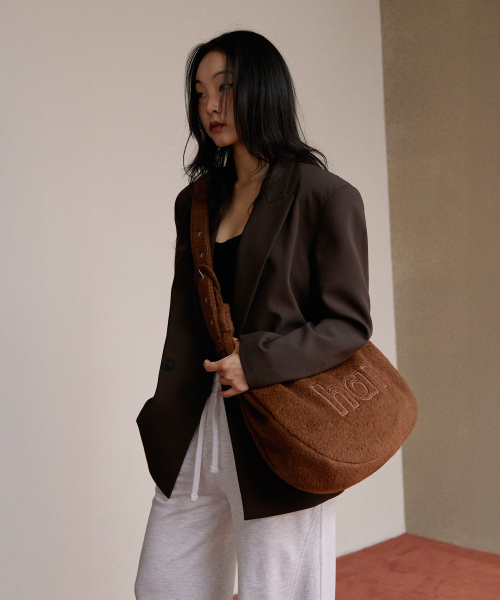 HAVEAWHALE(ハブアホエール)の「wool cross pebble bag (BR)(メッセンジャーバッグ・レディース・その他・FREE)」の2枚目の写真