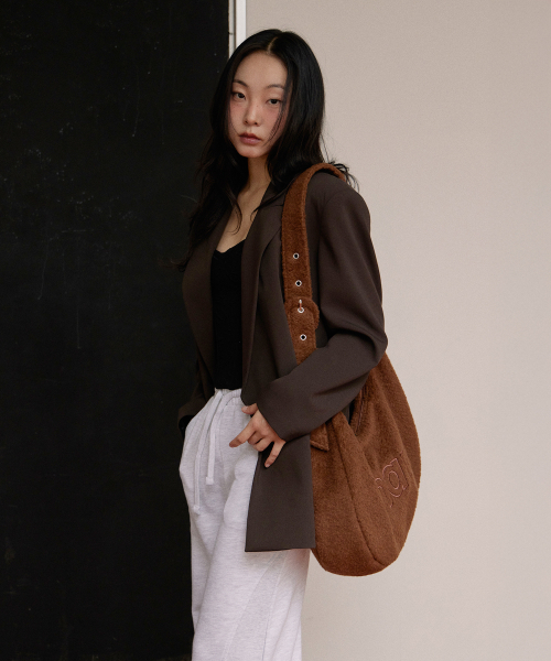 HAVEAWHALE(ハブアホエール)の「wool cross pebble bag (BR)(メッセンジャーバッグ・レディース・その他・FREE)」の3枚目の写真