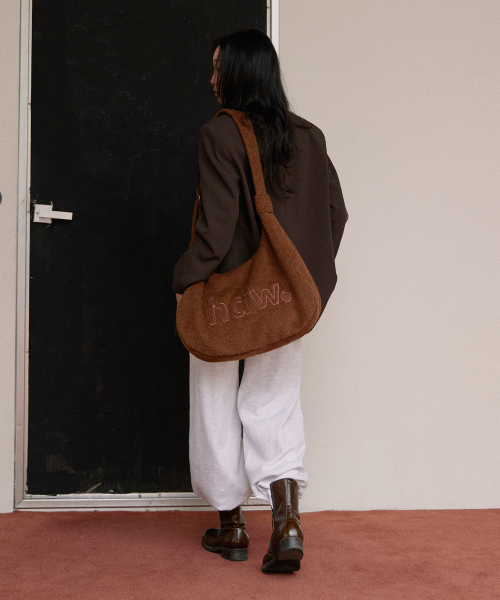 HAVEAWHALE(ハブアホエール)の「wool cross pebble bag (BR)(メッセンジャーバッグ・レディース・その他・FREE)」の5枚目の写真