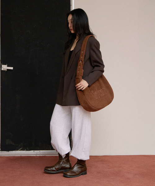 HAVEAWHALE(ハブアホエール)の「wool cross pebble bag (BR)(メッセンジャーバッグ・レディース・その他・FREE)」の6枚目の写真
