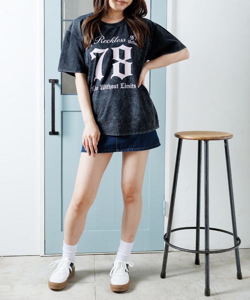 attagirl（アタガール）の「ウォッシュ加工オーバーサイズナンバープリントTシャツ（Tシャツ/カットソー・レディース・ブラック/ピンク/ブルー・M/L）」の7枚目の写真
