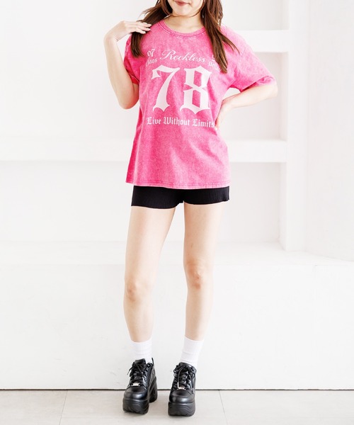 attagirl（アタガール）の「ウォッシュ加工オーバーサイズナンバープリントTシャツ（Tシャツ/カットソー・レディース・ブラック/ピンク/ブルー・M/L）」の13枚目の写真