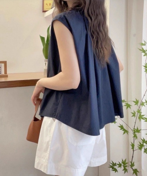 Flugge(フラッジー)の「ノーカラーギャザーブラウス(シャツ/ブラウス・レディース・ホワイト/ネイビー・MEDIUM/LARGE)」の5枚目の写真