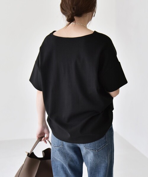 quaranciel(カランシエル)の「quaranciel:〈接触冷感/汗染み防止加工/洗濯機可能〉Vネック タック ハーフスリーブ TEE(Tシャツ/カットソー・レディース・ホワイト/ブラック/ブルー・ONE SIZE)」の14枚目の写真