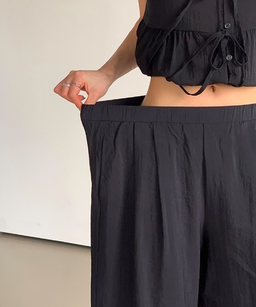 COCOMOMO(ココモモ)の「リネンライクペプラムキャミセットアップ セットアップ ペプラムキャミソール ワイドパンツ セット タック パンツ キャミソール ペプラムトップス キャミソールセットアップ カジュアル リゾート 春服 夏服(セットアップ・レディース・ブラック/ベージュ・FREE)」の12枚目の写真