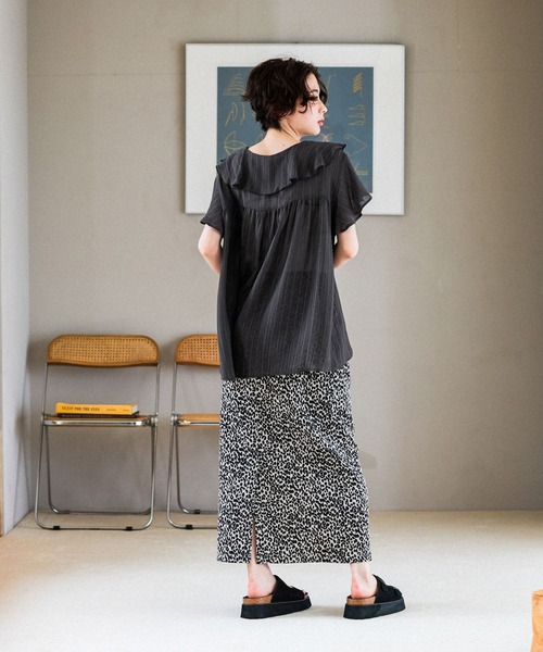 niko and...(ニコアンド)の「ラッフルシアーチュニブラウス(シャツ/ブラウス・レディース・ライトブルー/オフホワイト/チャコール・FREE)」の10枚目の写真