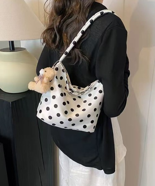 boemy(ボエミー)の「ドット柄ラウンド ショルダーバッグ(ショルダーバッグ・レディース・レッド/ブラック/ホワイト・FREE)」の2枚目の写真