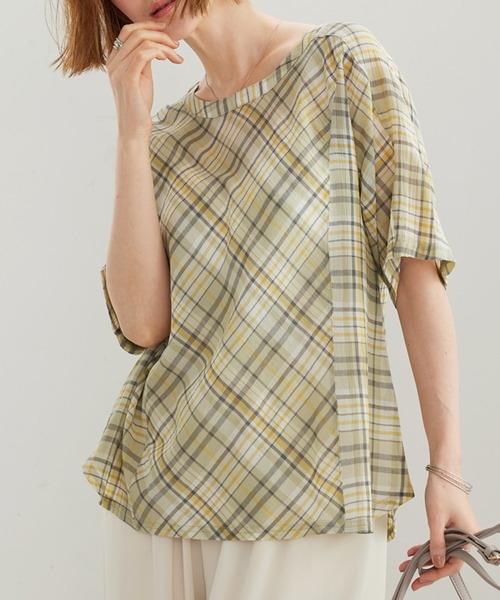 BELLUNA PLUS(ベルーナ)の「さらっと快適!Tシャツ見え切替ブラウス(シャツ/ブラウス・レディース・グリーン系/ベージュ系/ライトグリーン系・X-LARGE/LARGE/MEDIUM)」の1枚目の写真