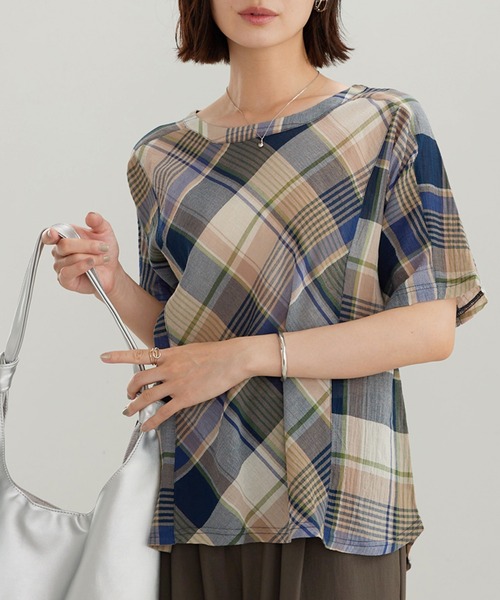 BELLUNA PLUS(ベルーナ)の「さらっと快適!Tシャツ見え切替ブラウス(シャツ/ブラウス・レディース・グリーン系/ベージュ系/ライトグリーン系・X-LARGE/LARGE/MEDIUM)」の4枚目の写真