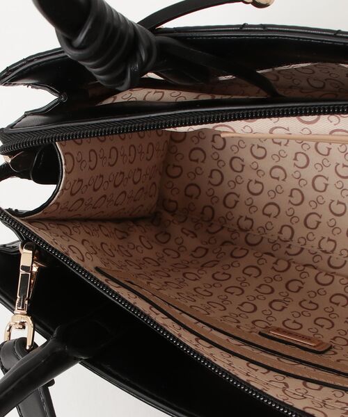 Guess(ゲス)の「KATY Satchel ショルダーバッグ(ショルダーバッグ・レディース・ライトベージュ/ピンク/ブラック・ONE SIZE)」の17枚目の写真