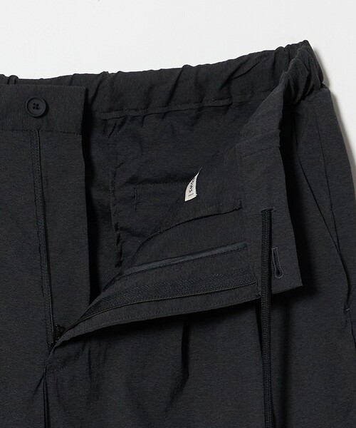 UNITED ARROWS（ユナイテッドアローズ）の「ウェザーコンフォート メランジ 2プリーツ バルーンパンツ 撥水 ヨコストレッチ（その他パンツ・メンズ・ブラック/ダークグレー・M/L/XL/S）」の16枚目の写真