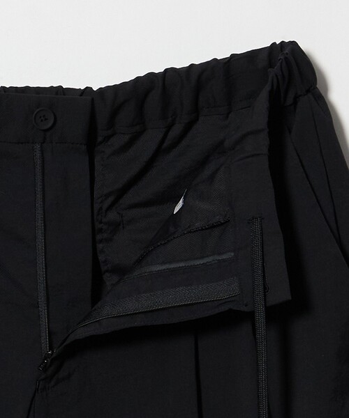 UNITED ARROWS（ユナイテッドアローズ）の「ウェザーコンフォート メランジ 2プリーツ バルーンパンツ 撥水 ヨコストレッチ（その他パンツ・メンズ・ブラック/ダークグレー・M/L/XL/S）」の21枚目の写真