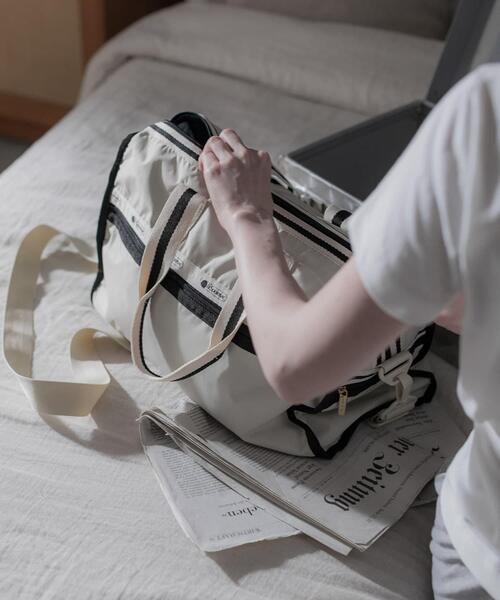LeSportsac(レスポートサック)の「『別注』LeSportsac×URBAN RESEARCH DELUXE MED WEEKENDER(ショルダーバッグ・レディース・ベージュ/ブラック・-)」の14枚目の写真