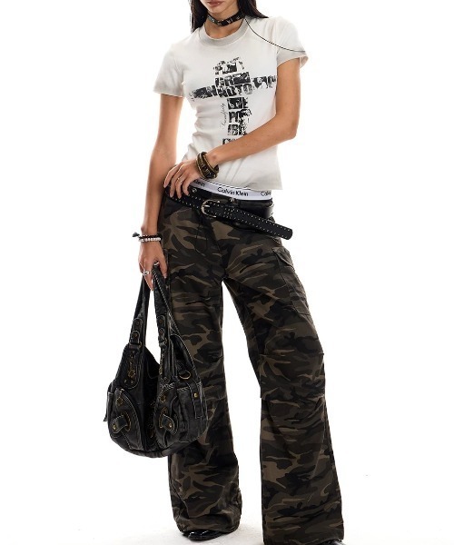 .KOM(ドットコム)の「A'GEM/9 × .kom 『.KOM/ドットケーオーエム』 ヴィンテージクロスグラフィックベビーTシャツ(Tシャツ/カットソー・レディース・ブラック/レッド/ホワイト・FREE)」の12枚目の写真