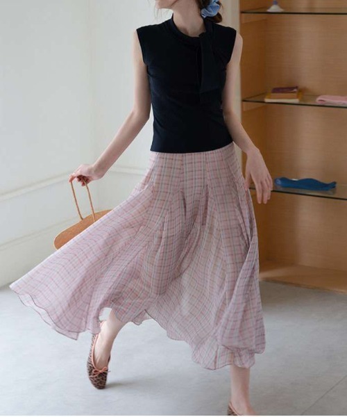 &soiree(アンドソワレ)の「ピンクチェック柄シアーフレアスカート(スカート・レディース・ピンク・LARGE/MEDIUM/SMALL)」の1枚目の写真