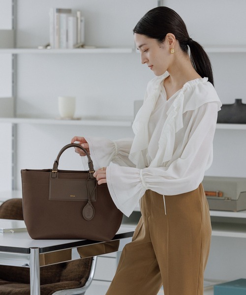 E'POR(エポール)の「【E'POR】BOAT BAG Medium+/A4対応・撥水・軽量・一部WEB限定カラー・26AW新型(ハンドバッグ・レディース・ダークブラウン/ブラック系その他/ブラック/ベージュ・FREE)」の22枚目の写真