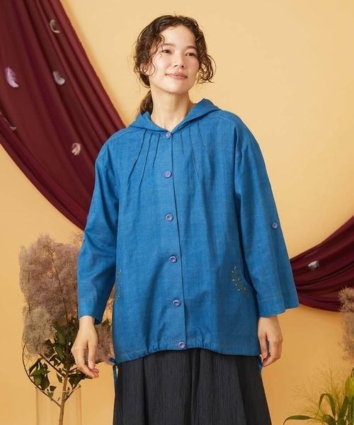 Jocomomola（ホコモモラ）の「デニムライク フラワー刺繍フード付きジャケット（その他アウター・レディース・ブルー/ベージュ・40）」の6枚目の写真