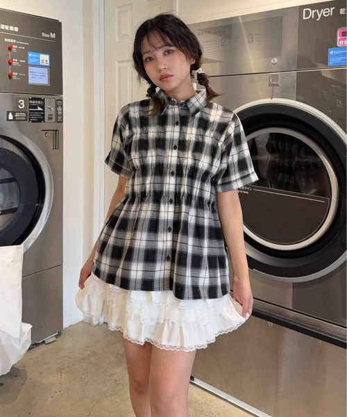 AS KNOW AS plus(アズノゥアズプラス)の「☆ビジュー付き ビスチェ風5分袖シャツ(シャツ/ブラウス・レディース・イエロー系/ブラック系/アイボリー系・FREE)」の1枚目の写真