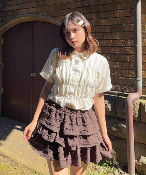 AS KNOW AS plus(アズノゥアズプラス)の「☆ビジュー付き ビスチェ風5分袖シャツ(シャツ/ブラウス・レディース・イエロー系/ブラック系/アイボリー系・FREE)」の21枚目の写真