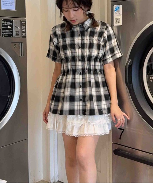 AS KNOW AS plus(アズノゥアズプラス)の「☆ビジュー付き ビスチェ風5分袖シャツ(シャツ/ブラウス・レディース・イエロー系/ブラック系/アイボリー系・FREE)」の16枚目の写真