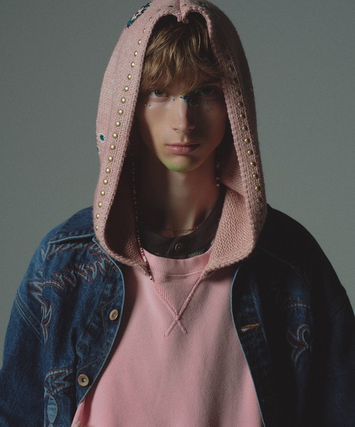 amok(アモク)の「FADE STUDS HOODY(パーカー・メンズ・ピンク/ブルー・S/M/L)」の2枚目の写真