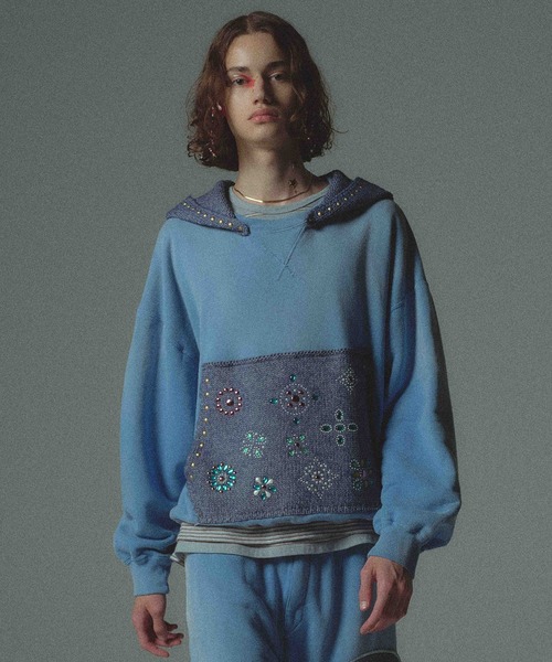 amok(アモク)の「FADE STUDS HOODY(パーカー・メンズ・ピンク/ブルー・S/M/L)」の1枚目の写真