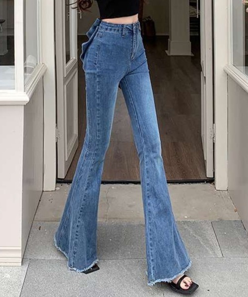 center i(センターアイ)の「バックリボン ハイウエスト フレアデニムパンツ(デニムパンツ・レディース・ブルー・S/L/M)」の2枚目の写真