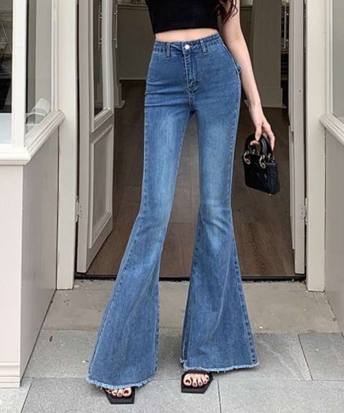 center i(センターアイ)の「バックリボン ハイウエスト フレアデニムパンツ(デニムパンツ・レディース・ブルー・S/L/M)」の4枚目の写真