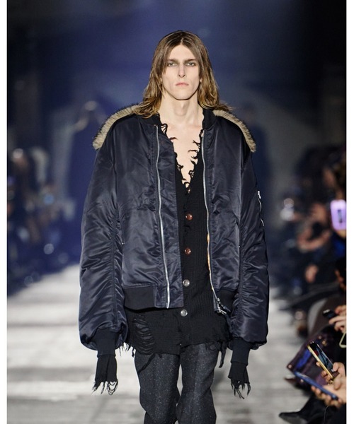 JOHN LAWRENCE SULLIVAN(ジョンローレンスサリバン)の「DAMAGED RIB KNIT CARDIGAN(ニット/セーター・メンズ・ブラック・MEDIUM/SMALL)」の2枚目の写真