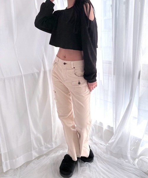 merrylatte(メリーラテ)の「オープンショルダー カットアウト ゆったり スウェットライク トップス(スウェット・レディース・ホワイト/ブラック・FREE)」の14枚目の写真