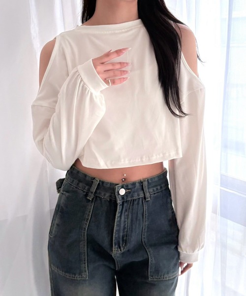 merrylatte(メリーラテ)の「オープンショルダー カットアウト ゆったり スウェットライク トップス(スウェット・レディース・ホワイト/ブラック・FREE)」の15枚目の写真
