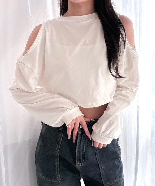 merrylatte(メリーラテ)の「オープンショルダー カットアウト ゆったり スウェットライク トップス(スウェット・レディース・ホワイト/ブラック・FREE)」の18枚目の写真