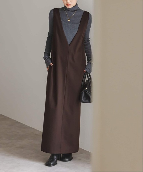 Noble（ノーブル）の「《WEB&一部店舗限定追加》ストレートVネックワンピース（ワンピース・レディース・ブラック/ブラウン・38/36）」の2枚目の写真