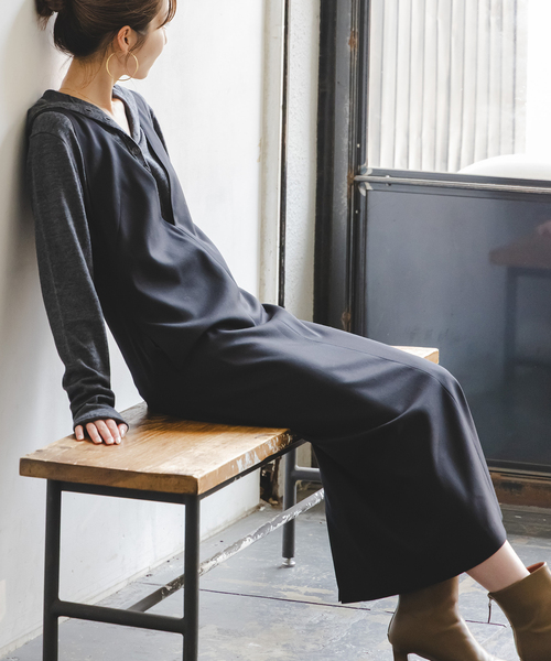 Noble（ノーブル）の「《WEB&一部店舗限定追加》ストレートVネックワンピース（ワンピース・レディース・ブラック/ブラウン・38/36）」の8枚目の写真