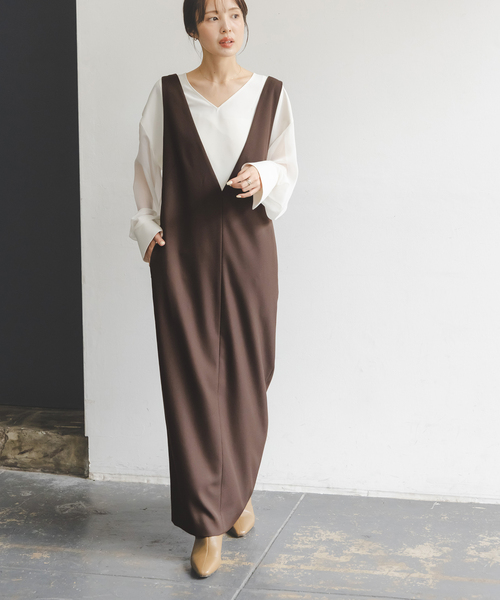 Noble（ノーブル）の「《WEB&一部店舗限定追加》ストレートVネックワンピース（ワンピース・レディース・ブラック/ブラウン・38/36）」の22枚目の写真