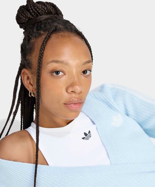 adidas(アディダス)の「アディルナ シーズン2 x ジェニー ニット ラップアラウンド カーディガン / アディダスオリジナルス adidas Originals(カーディガン/ボレロ・レディース・ブルー・MEDIUM/SMALL/X-SMALL/XX-LARGE/LARGE/X-LARGE)」の3枚目の写真