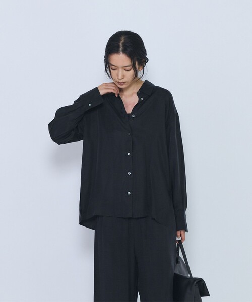 1er Arrondissement(プルミエアロンディスモン)の「キュプラフィブリルレギュラーカラーシャツ(シャツ/ブラウス・レディース・ブラック/ブラウン/グレイッシュベージュ・38/36)」の2枚目の写真