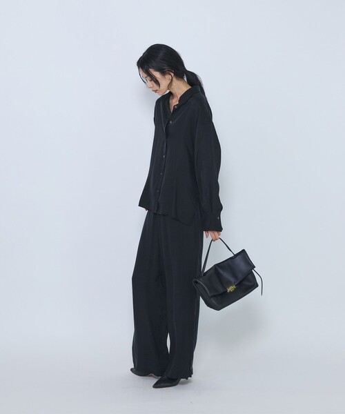 1er Arrondissement(プルミエアロンディスモン)の「キュプラフィブリルレギュラーカラーシャツ(シャツ/ブラウス・レディース・ブラック/ブラウン/グレイッシュベージュ・38/36)」の18枚目の写真