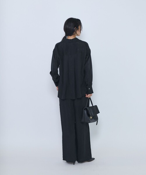 1er Arrondissement(プルミエアロンディスモン)の「キュプラフィブリルレギュラーカラーシャツ(シャツ/ブラウス・レディース・ブラック/ブラウン/グレイッシュベージュ・38/36)」の19枚目の写真