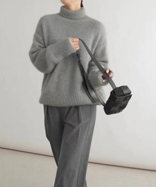 NEW GENTLEMAN(ニュージェントルマン)の「ソフィー タートルネック ルーズニット(ニット/セーター・レディース・グレー/ホワイト/ブラック/グレイッシュベージュ/ブラウン・L/M)」の17枚目の写真
