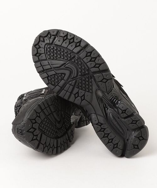 NEW BALANCE(ニューバランス)の「1906R(スニーカー・メンズ・ブラック/グレー×ホワイト・23.5cm/23.0cm/22.5cm/22.0cm/30.0cm/29.0cm/28.5cm/28.0cm/27.5cm/27.0cm/26.5cm/26.0cm/25.5cm/25.0cm/24.5cm/24.0cm)」の6枚目の写真