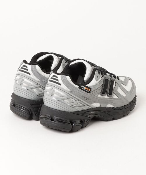 NEW BALANCE(ニューバランス)の「1906R(スニーカー・メンズ・ブラック/グレー×ホワイト・23.5cm/23.0cm/22.5cm/22.0cm/30.0cm/29.0cm/28.5cm/28.0cm/27.5cm/27.0cm/26.5cm/26.0cm/25.5cm/25.0cm/24.5cm/24.0cm)」の9枚目の写真