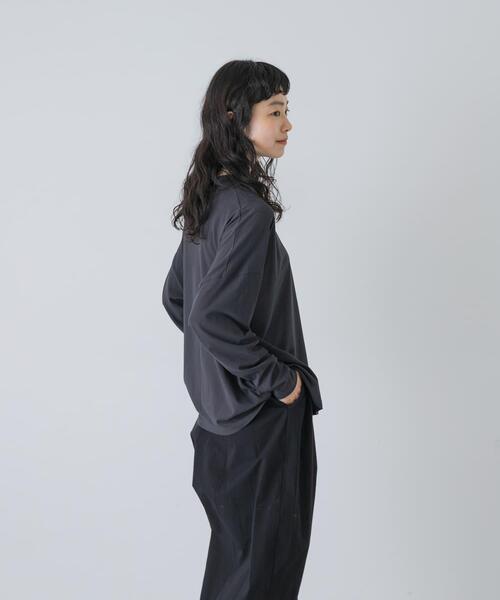 かぐれ（カグレ）の「ハイツイストコットン長袖Tシャツ（Tシャツ/カットソー・レディース・ブラック/オフホワイト/チャコールグレー・FREE）」の18枚目の写真
