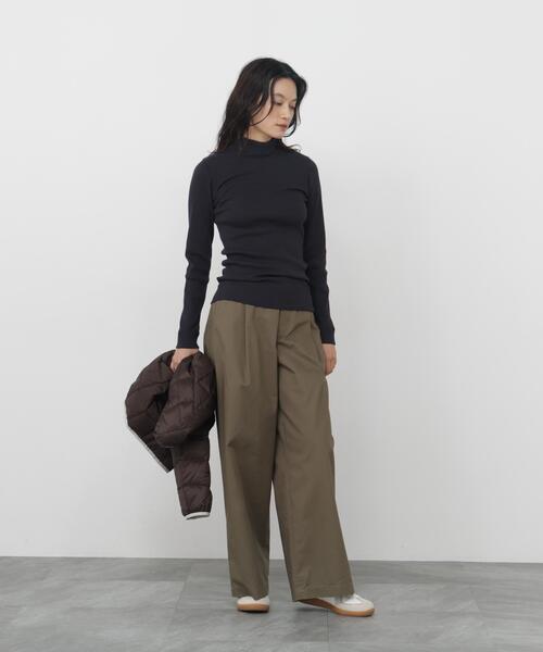 human woman(ヒューマンウーマン)の「◆【名品 / レイヤードで活躍!】オーガニック丸胴タートルカットソー(Tシャツ/カットソー・レディース・グレー系その他/ホワイト・MEDIUM)」の5枚目の写真