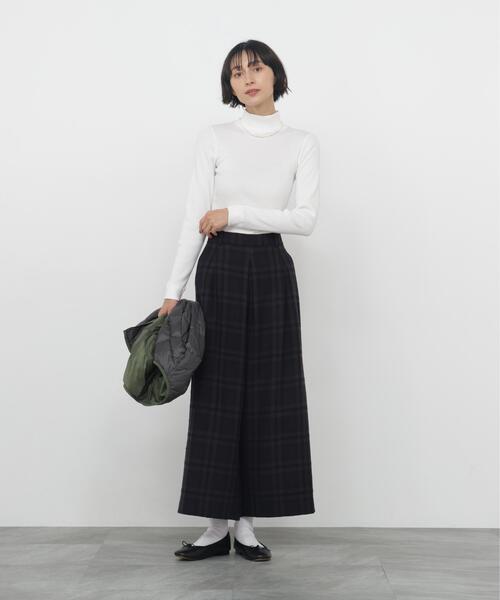 human woman(ヒューマンウーマン)の「◆【名品 / レイヤードで活躍!】オーガニック丸胴タートルカットソー(Tシャツ/カットソー・レディース・グレー系その他/ホワイト・MEDIUM)」の9枚目の写真