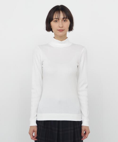 human woman(ヒューマンウーマン)の「◆【名品 / レイヤードで活躍!】オーガニック丸胴タートルカットソー(Tシャツ/カットソー・レディース・グレー系その他/ホワイト・MEDIUM)」の10枚目の写真