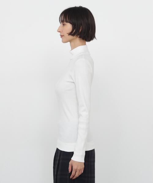 human woman(ヒューマンウーマン)の「◆【名品 / レイヤードで活躍!】オーガニック丸胴タートルカットソー(Tシャツ/カットソー・レディース・グレー系その他/ホワイト・MEDIUM)」の11枚目の写真