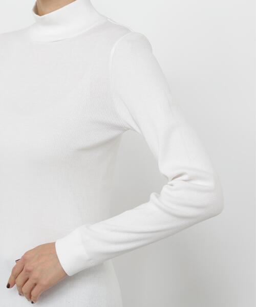 human woman(ヒューマンウーマン)の「◆【名品 / レイヤードで活躍!】オーガニック丸胴タートルカットソー(Tシャツ/カットソー・レディース・グレー系その他/ホワイト・MEDIUM)」の14枚目の写真